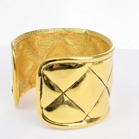 CHANEL CC Logo Matelasse Bangle Bracelet GHW France Accessory - Picture 11 of 14